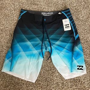 BILLABONG- Men’s Swim Trunks- Size 32